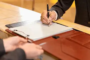 企业怎么配置公共物品